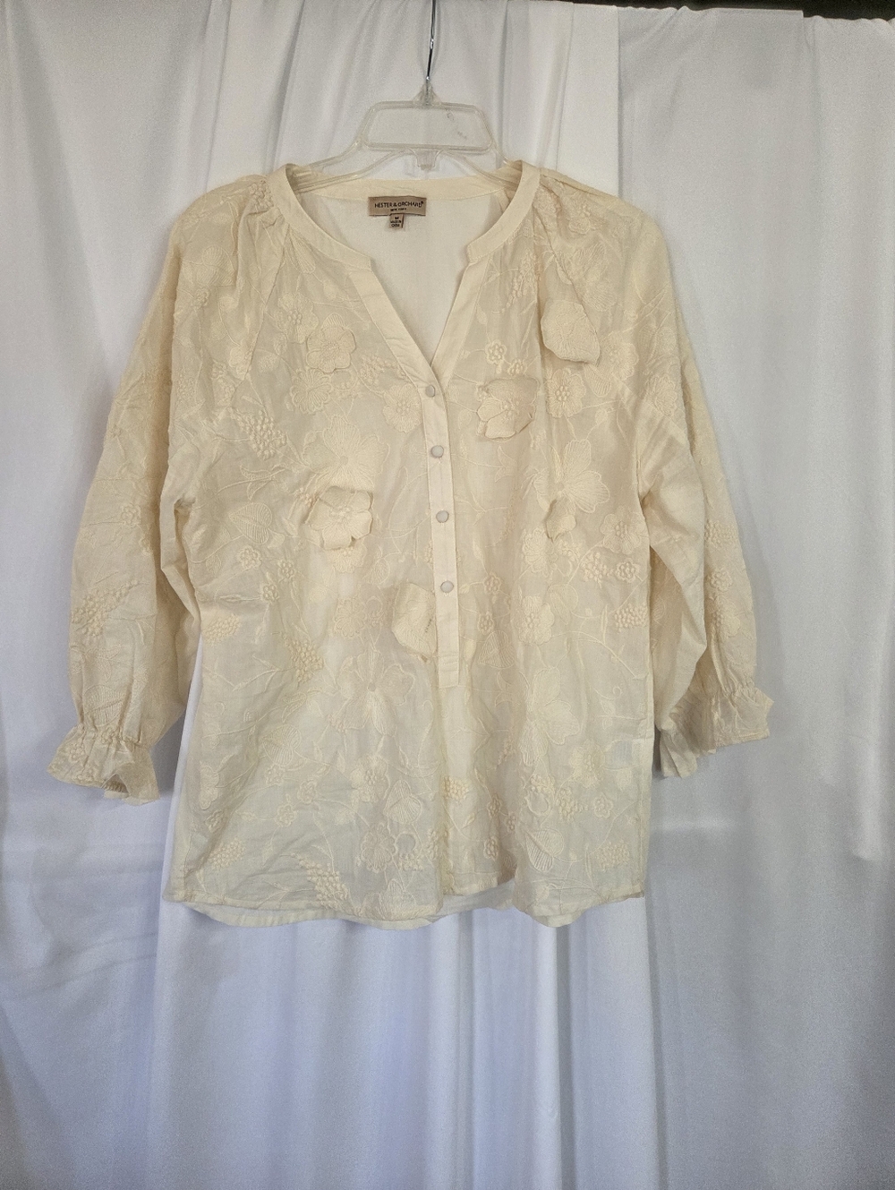 Hester & Orchard Cream Embroidered Button-Front Blouse Size M